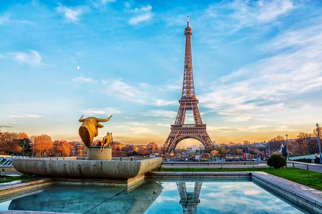 Descubre la Torre Eiffel: El Corazón de París Para Turistas 🥰